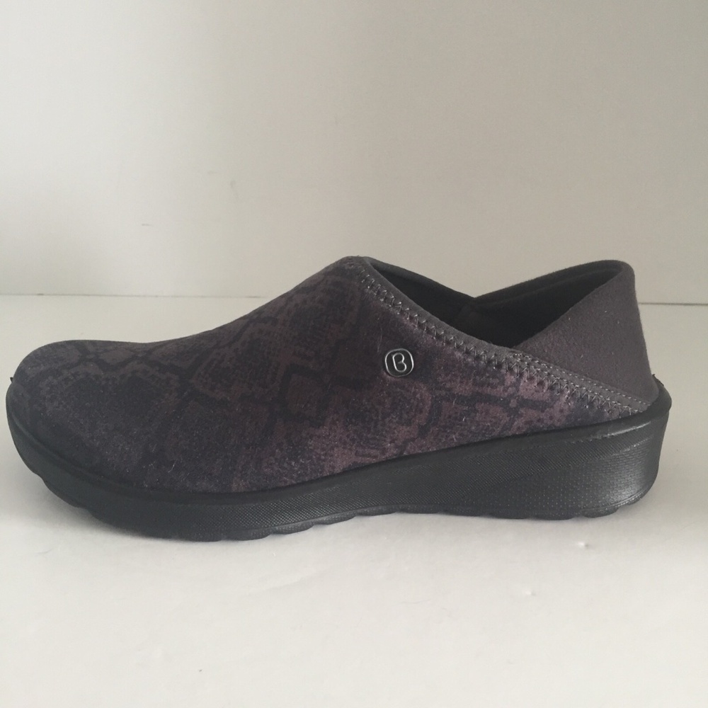 Bzees Women Getaway Shoes Gray Snake Print Stretch Fabric Round Toe Slip-On 6.5M